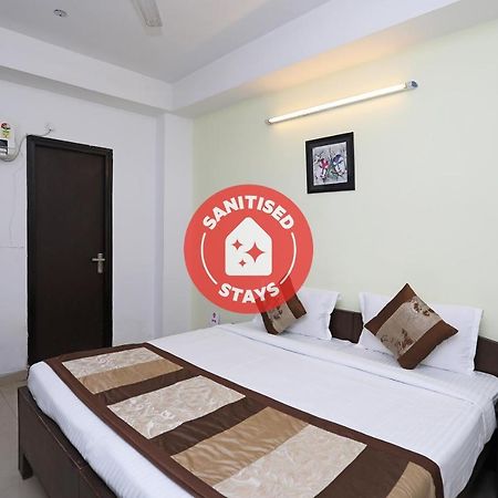 Oyo 11392 The Hotel Grand Hospitality Noida Buitenkant foto