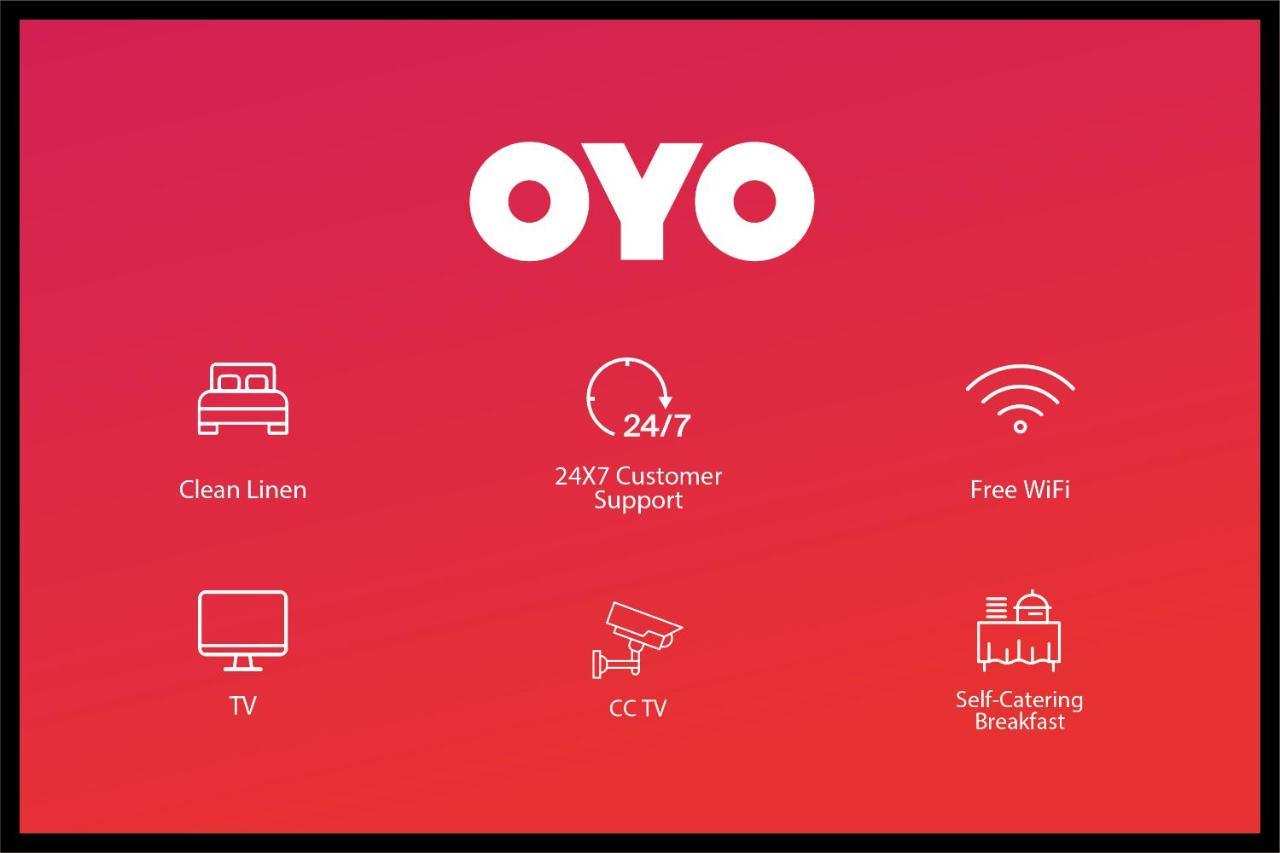 Oyo 11392 The Hotel Grand Hospitality Noida Buitenkant foto