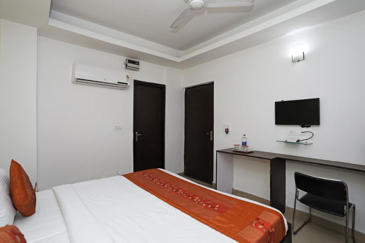 Oyo 11392 The Hotel Grand Hospitality Noida Buitenkant foto