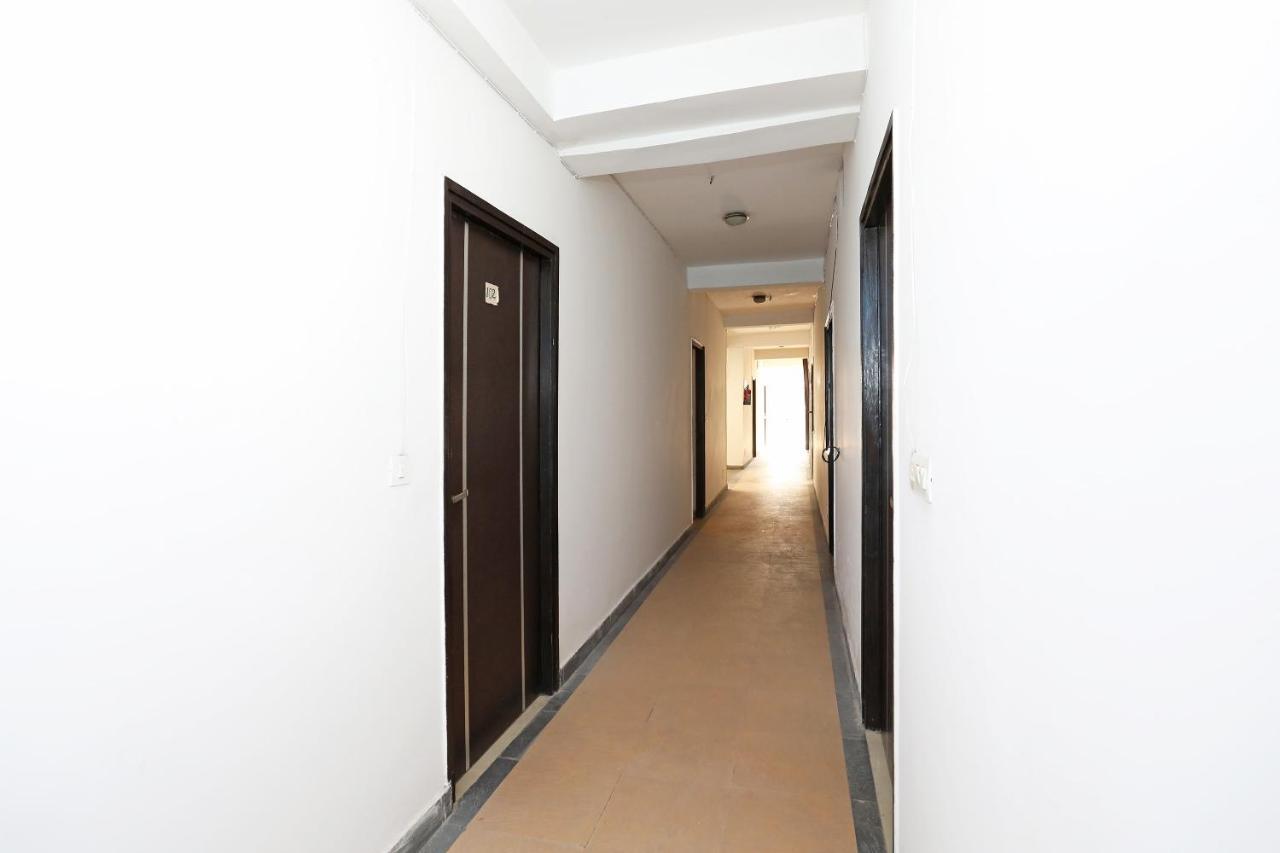 Oyo 11392 The Hotel Grand Hospitality Noida Buitenkant foto