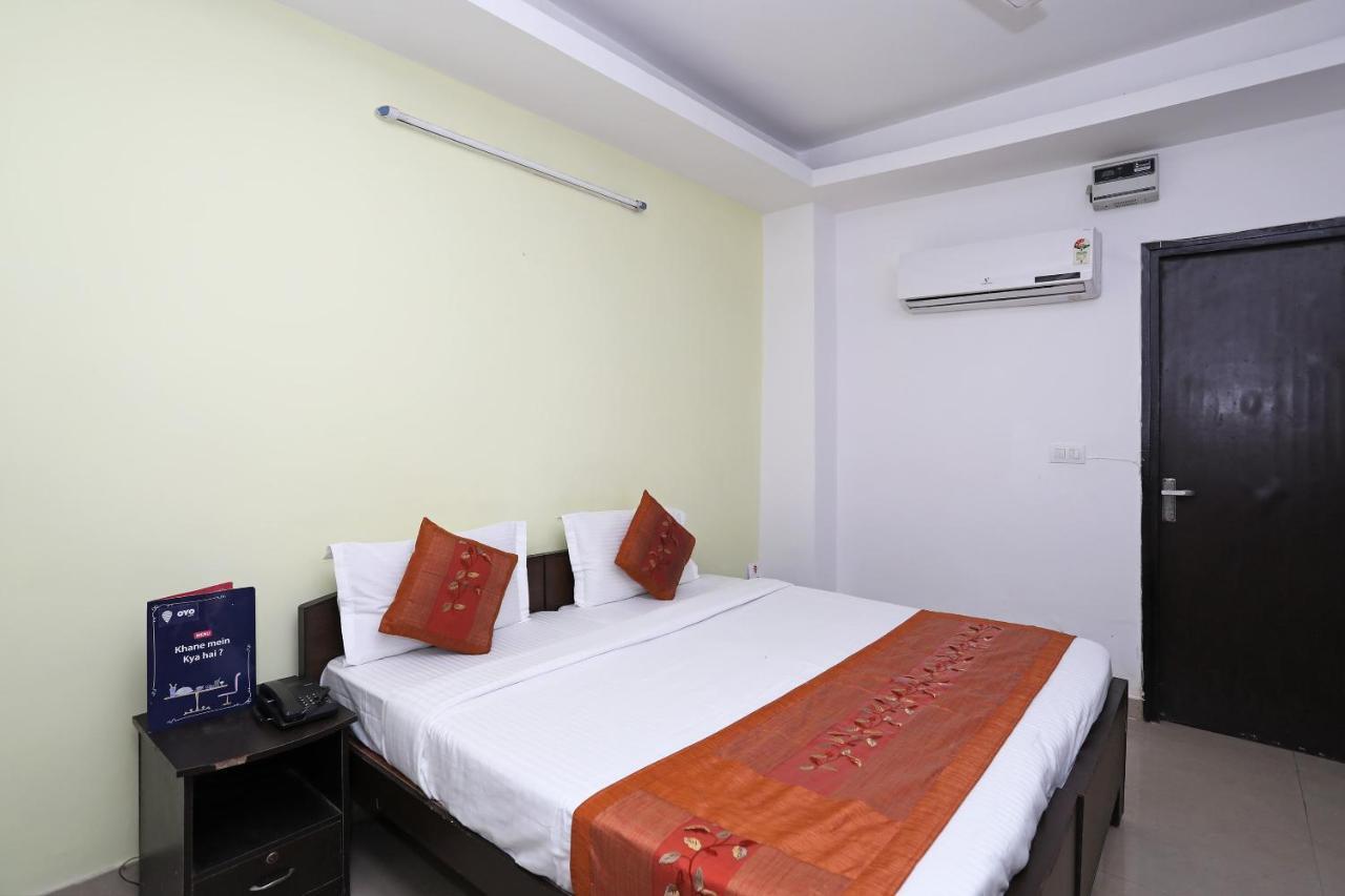 Oyo 11392 The Hotel Grand Hospitality Noida Buitenkant foto