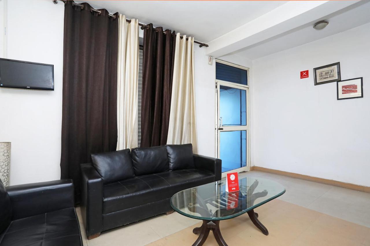 Oyo 11392 The Hotel Grand Hospitality Noida Buitenkant foto
