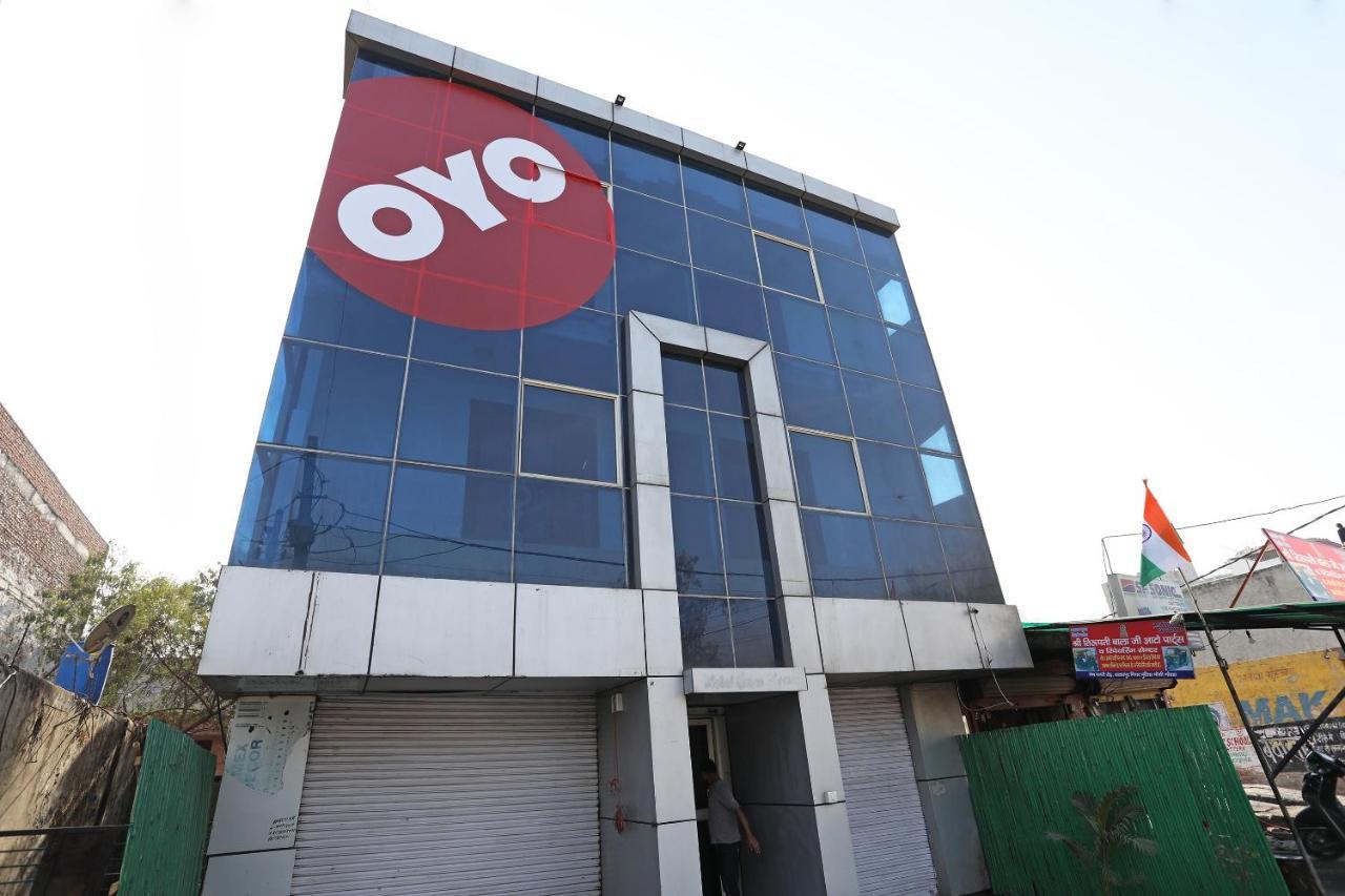 Oyo 11392 The Hotel Grand Hospitality Noida Buitenkant foto