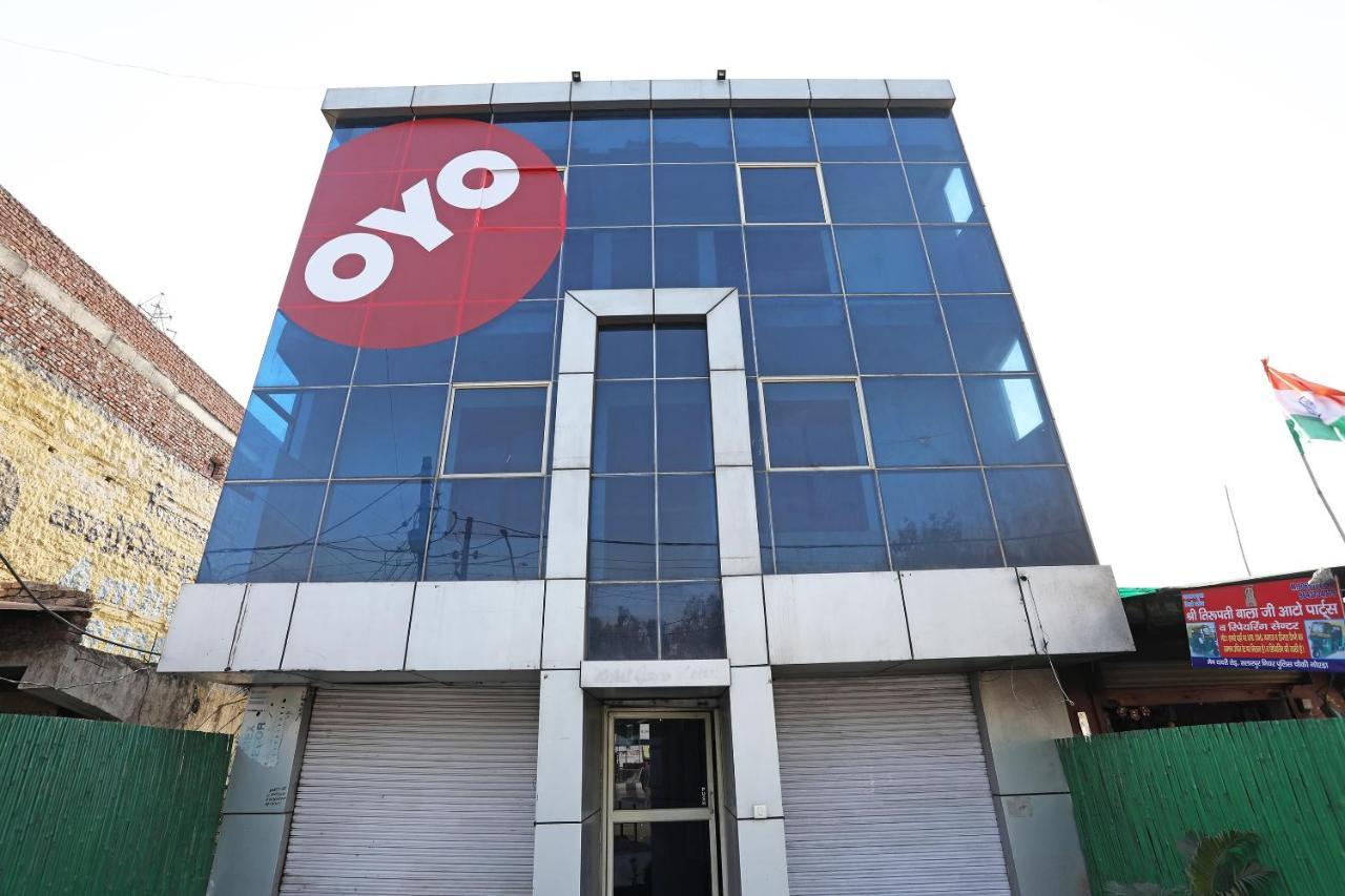 Oyo 11392 The Hotel Grand Hospitality Noida Buitenkant foto