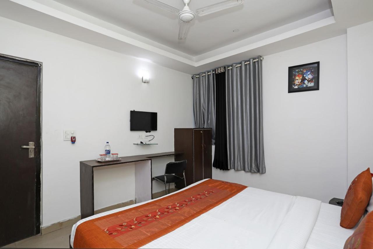 Oyo 11392 The Hotel Grand Hospitality Noida Buitenkant foto