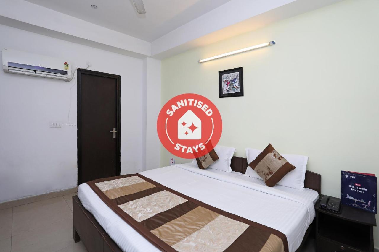 Oyo 11392 The Hotel Grand Hospitality Noida Buitenkant foto
