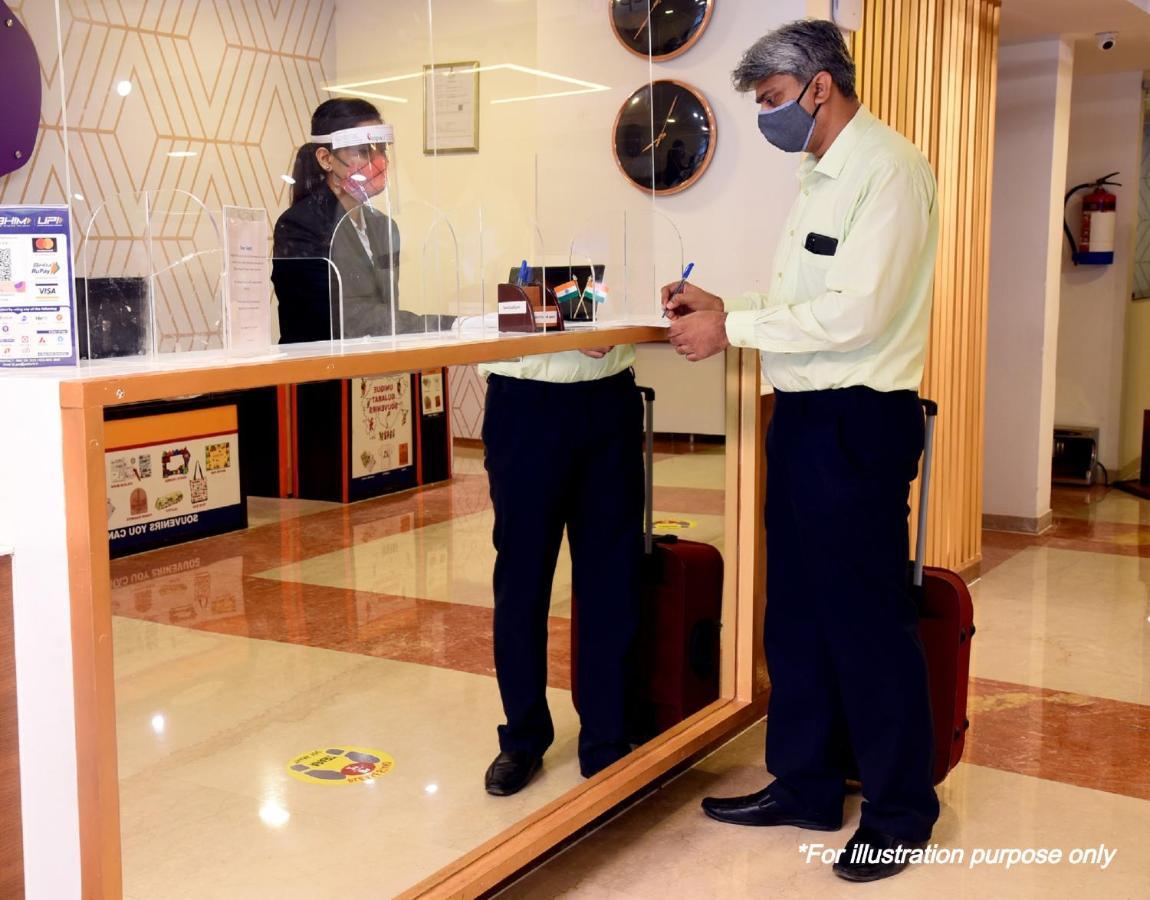 Oyo 11392 The Hotel Grand Hospitality Noida Buitenkant foto