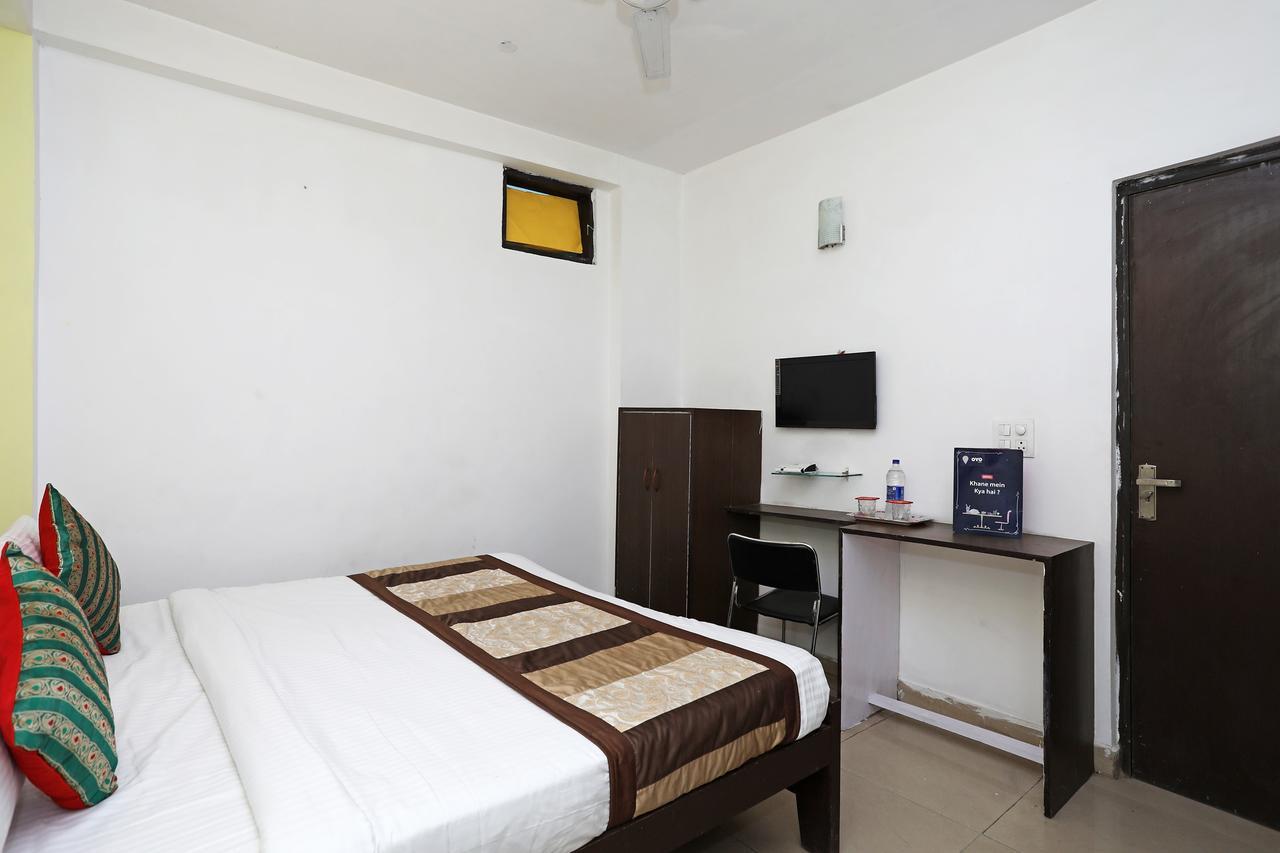 Oyo 11392 The Hotel Grand Hospitality Noida Buitenkant foto