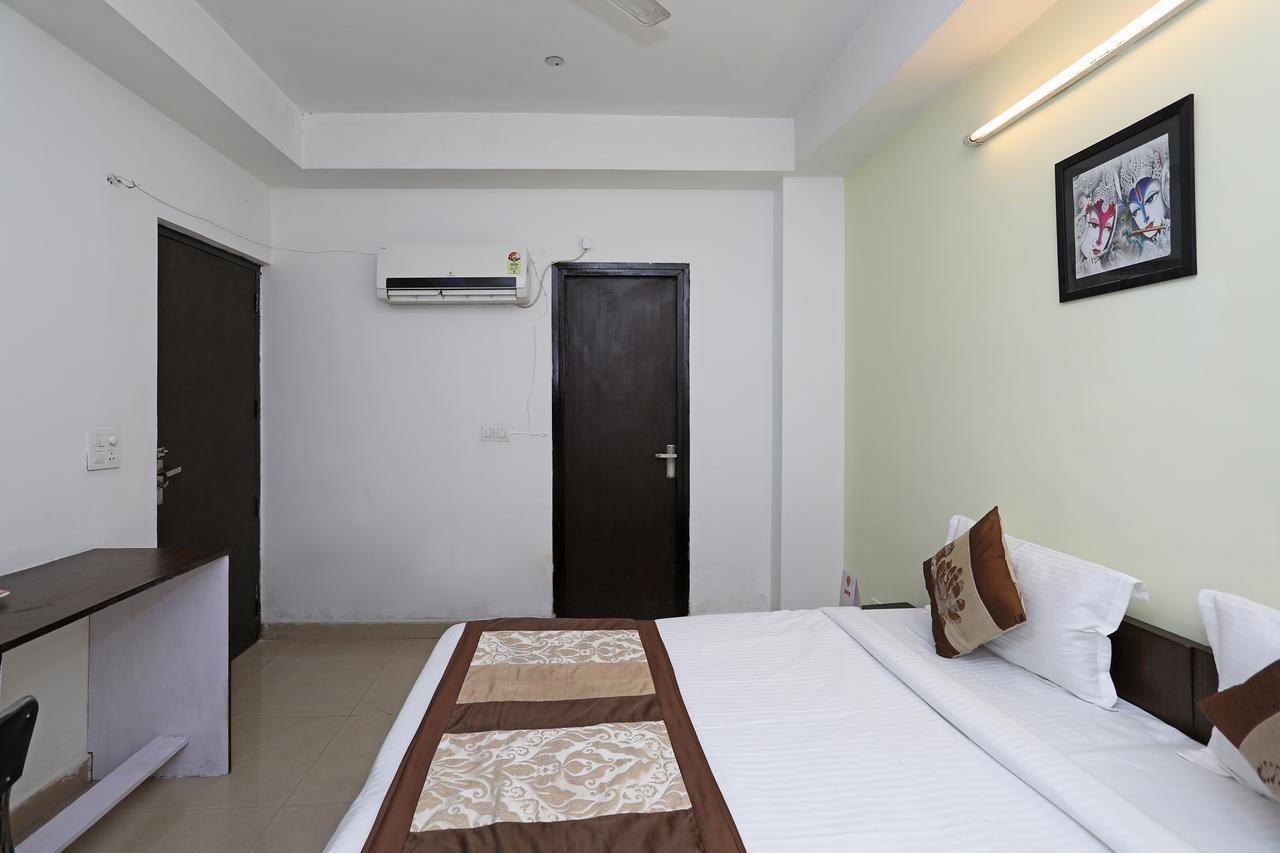 Oyo 11392 The Hotel Grand Hospitality Noida Buitenkant foto
