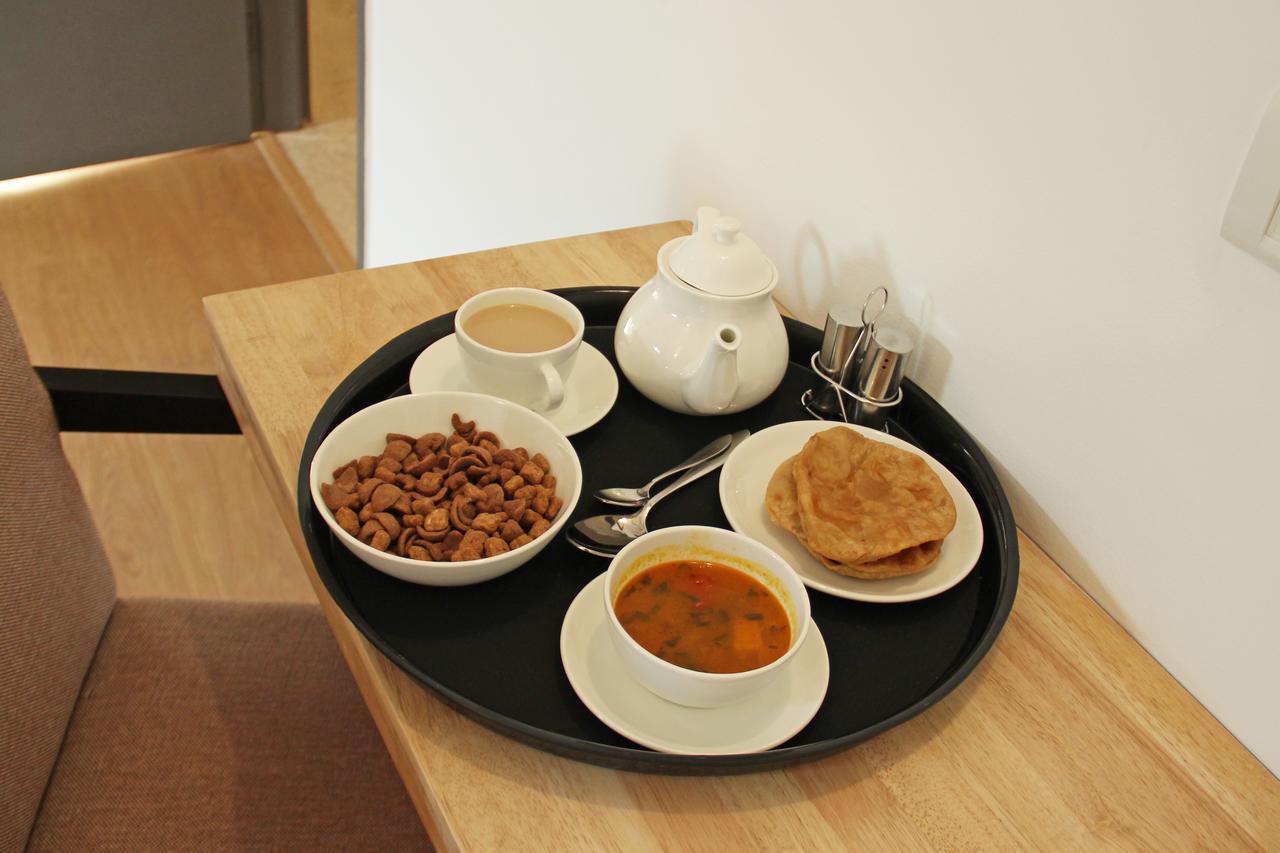 Oyo 11392 The Hotel Grand Hospitality Noida Buitenkant foto
