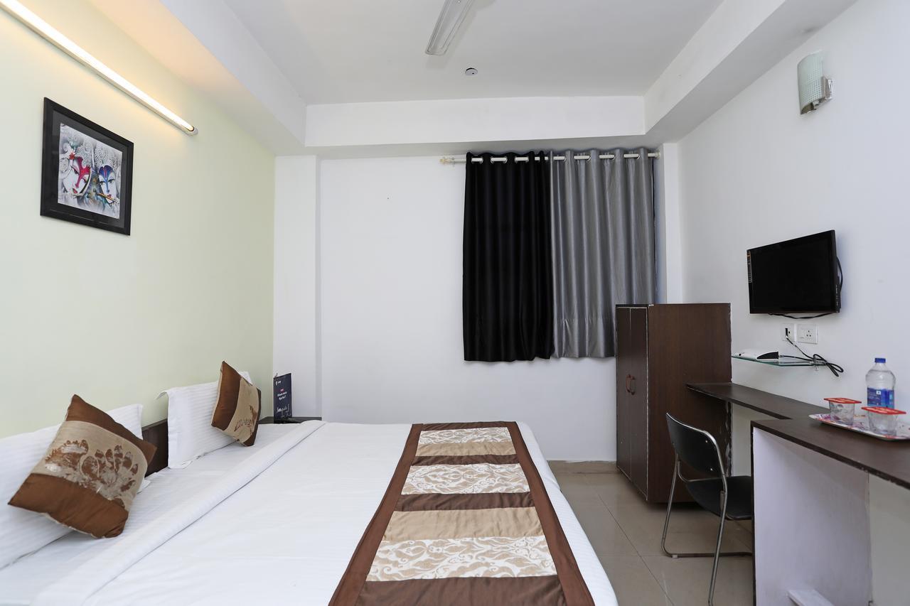 Oyo 11392 The Hotel Grand Hospitality Noida Buitenkant foto